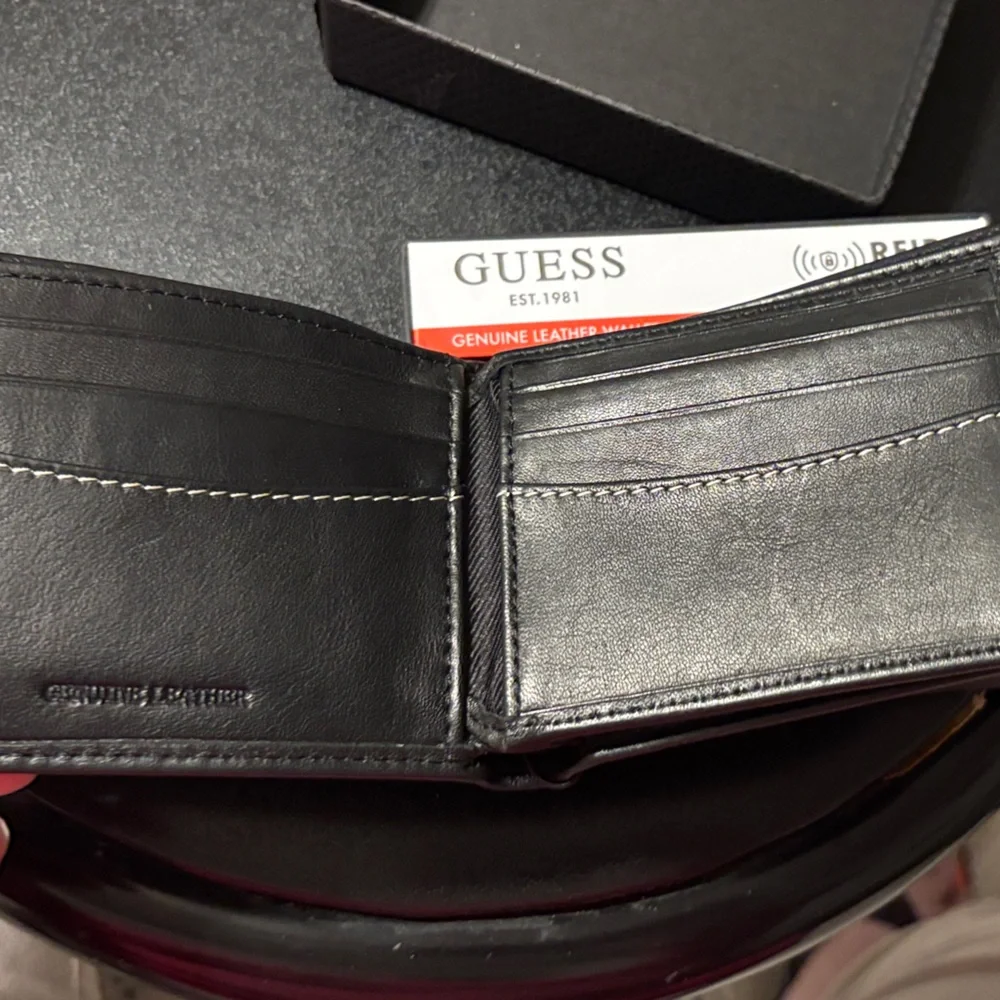 Guess‎ Black Leather RFID Wallet